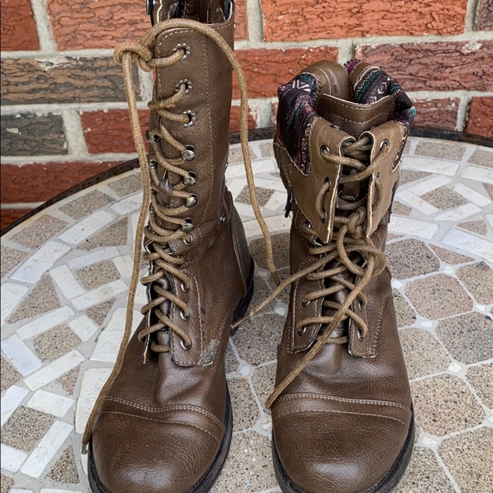Boots - Picture 2 of 7